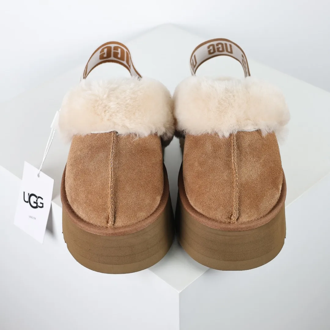 Pick up locally 💰600 Core recommended good price It is a very suitable choice for home use. In recent years, uug has launched a series of styles, which are partially geared towards the preferences of young consumers and have also moved to the forefront of fashion trends. Shoe body material: water-repellent coated suede upper, 17 mm UGGPURE™ implantable wool insole, lightweight non-slip and comfortable rubber outsole, with brand LOGO and trademark, with full packaging Size: 35 36 37 38 39 40